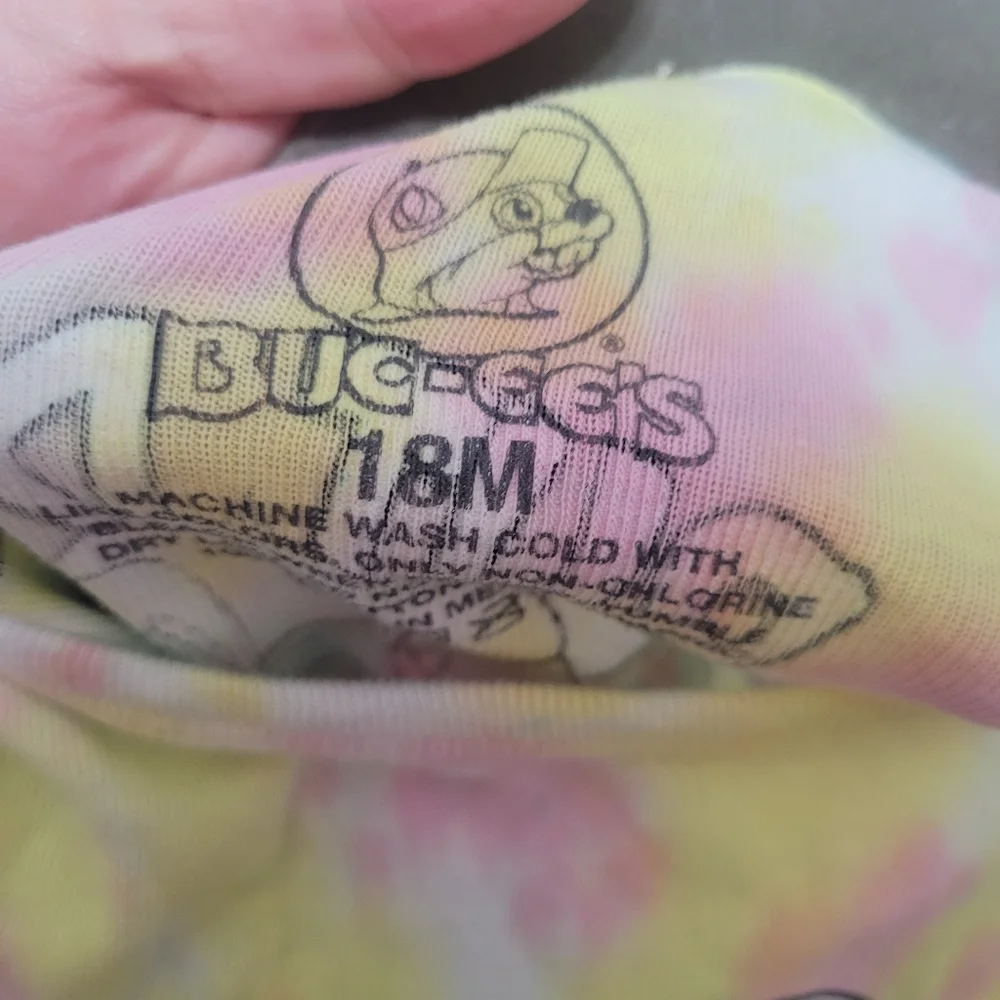 $‎ 💥3/$24 NWT Buc-ee's Tie Dye Easter Onesie